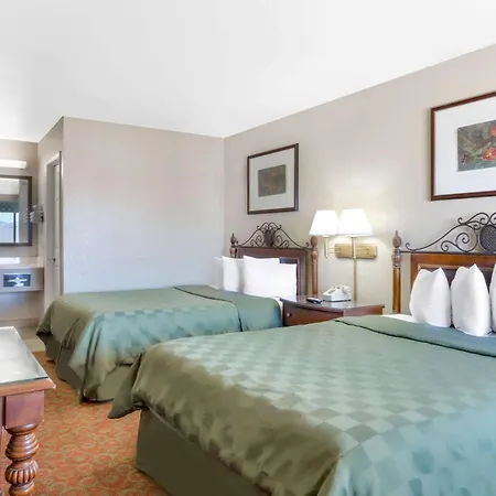 Days Inn By Wyndham Kingman East