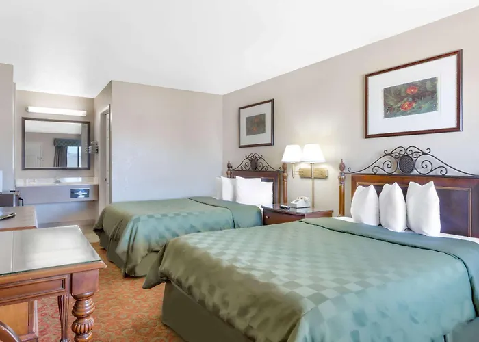 Days By Wyndham East Motel 2*