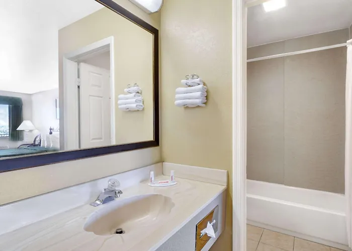 Days By Wyndham East Motel 2*