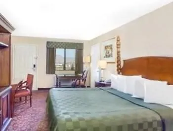 Days By Wyndham East 2* Kingman