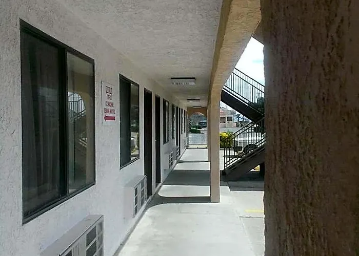 Days By Wyndham East Motel Kingman