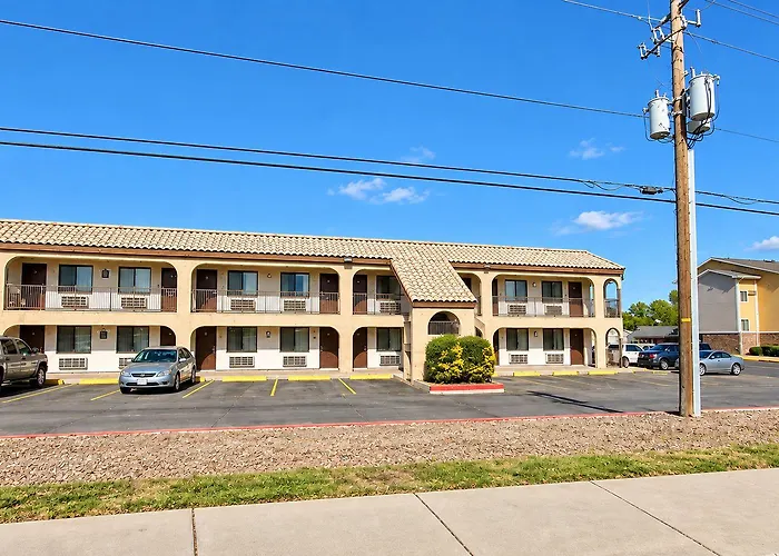 Days By Wyndham East Motel Kingman