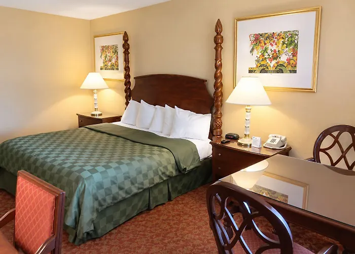 Days By Wyndham East Motel Kingman