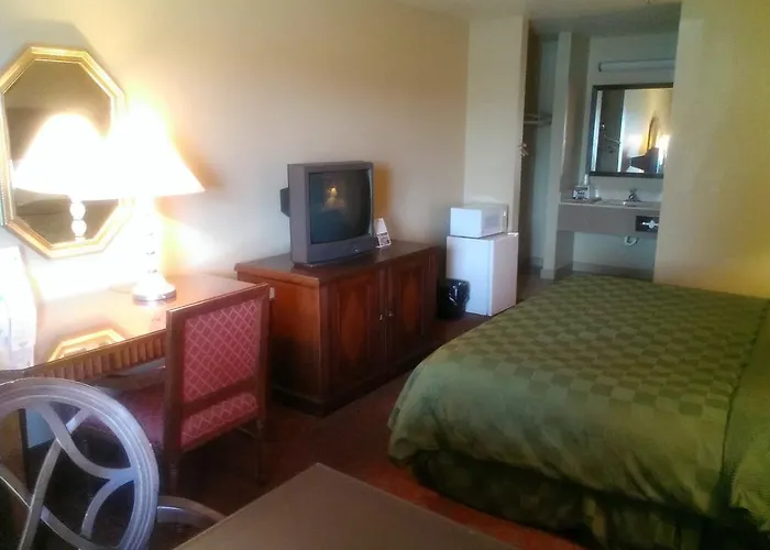 Motel Days By Wyndham East 2*