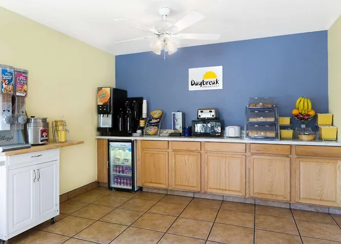 Days By Wyndham East Motel Kingman